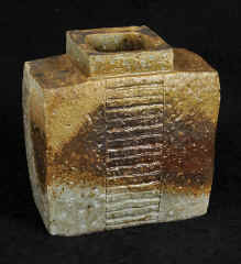 Wakimoto_Vase9a.jpg (135251 bytes)
